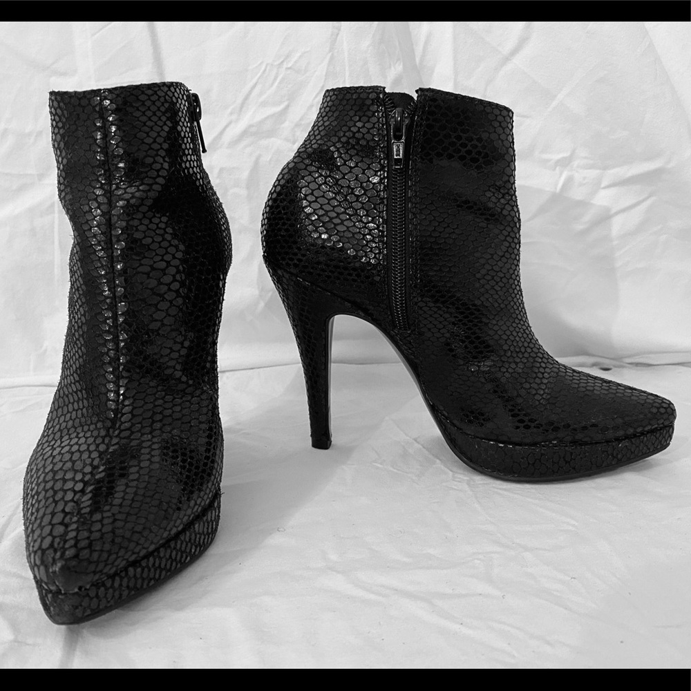 Steve Madden ‘Survey’ Black Snake Ankle Boots 7.5